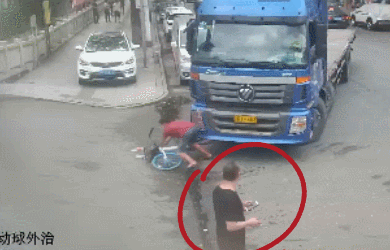 事发东莞！全网寻找这位黑衣大哥！