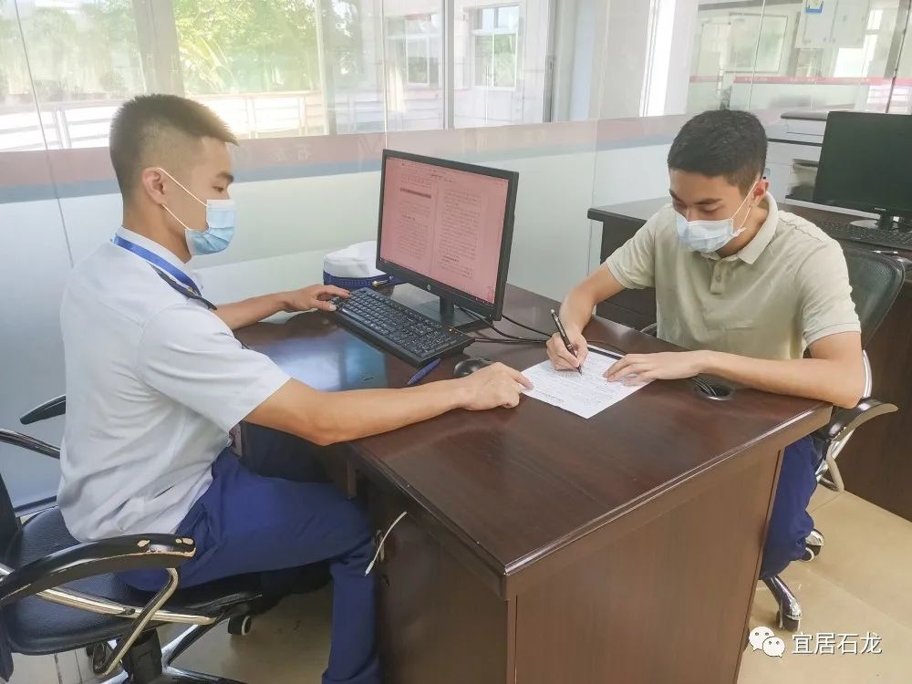 @东莞人，以后谁还敢这样停车！罚款500元！