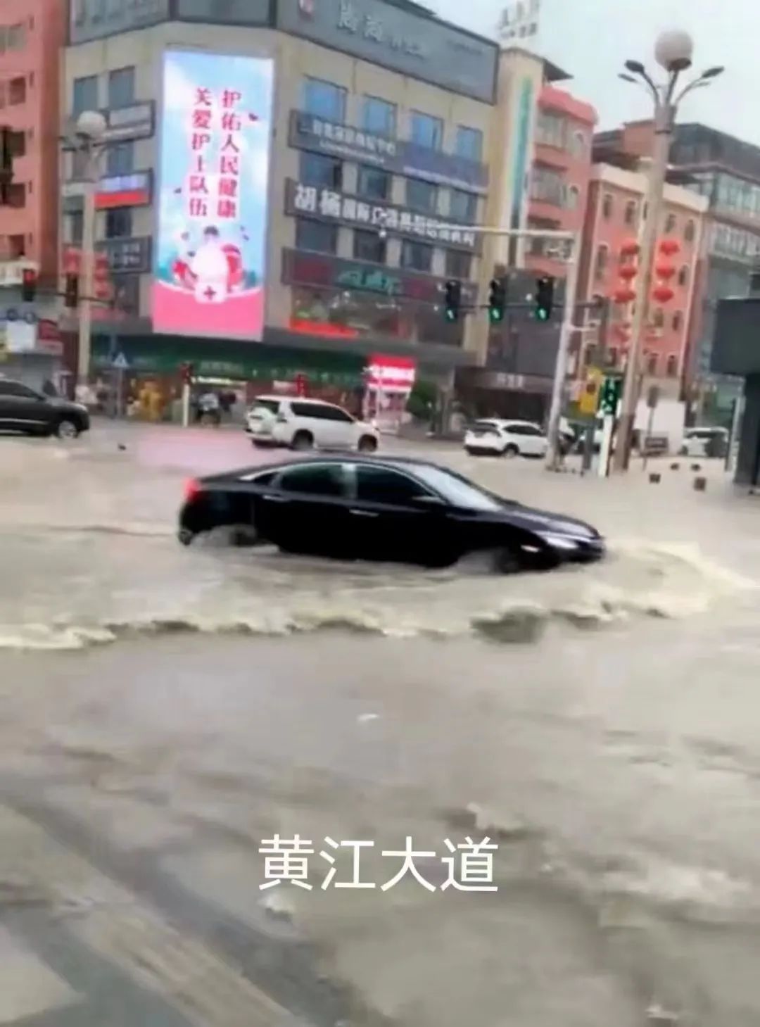 红色暴雨！东莞遭遇大面积水淹！已启动防汛IV级应急响应！更可怕的是……