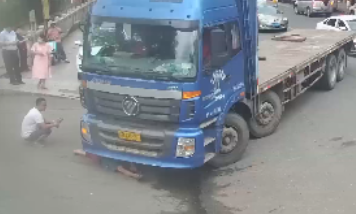 事发东莞！全网寻找这位黑衣大哥！