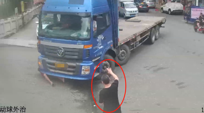 事发东莞！全网寻找这位黑衣大哥！