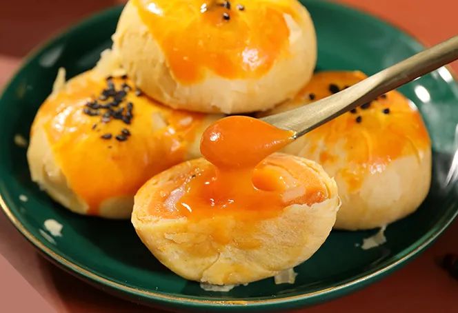 一口爆浆！东莞一“网红”月饼，震惊月饼届！