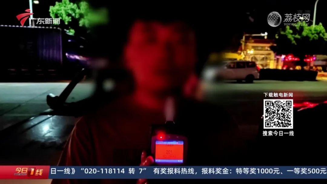 东莞这个男司机“火”了！连喝两场酒，醉驾回家漂移撞车！