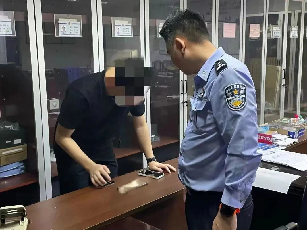 谁认识东莞这个司机！1分钟内恶意别车8次！
