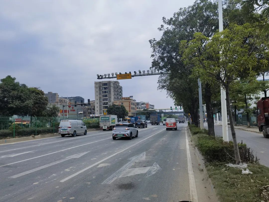 「违停抓拍」上线！粤S司机，这些路段不要乱停车！