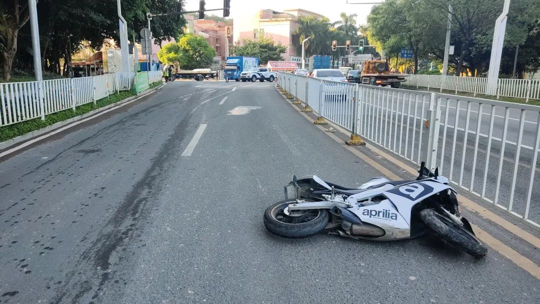 惨烈！东莞一司机超速飙车，当场身亡…
