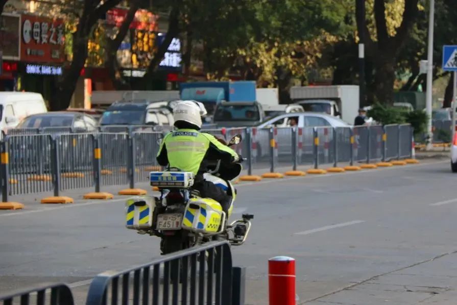「违停抓拍」上线！粤S司机，这些路段不要乱停车！