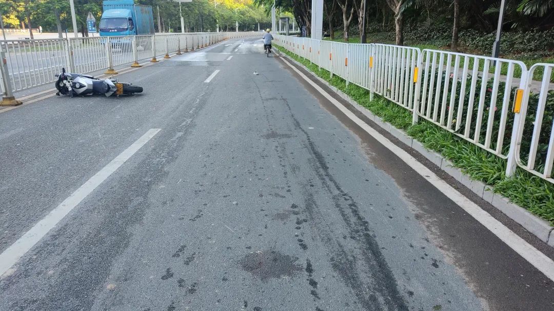 惨烈！东莞一司机超速飙车，当场身亡…