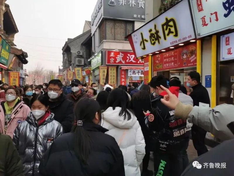 年初二，躲在家里看景区人山人海！多个景区人气爆棚，堵得“红到发紫”