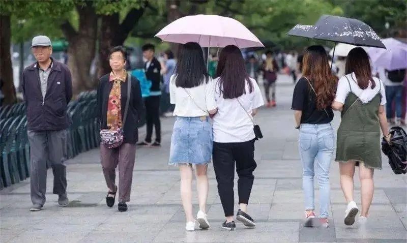 冻哭！骤降10+℃！今晚开始超强寒潮+湿冷阴雨杀到东莞！春节假期要泡汤了……