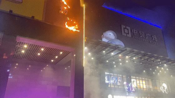 浓烟滚滚！东莞市区一小区突发大火！波及多户！紧急撤离！