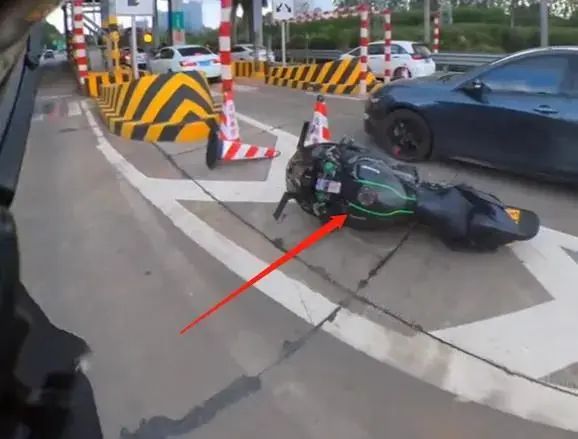 事发东莞！大网红大V被骂上热搜！官方紧急回应！