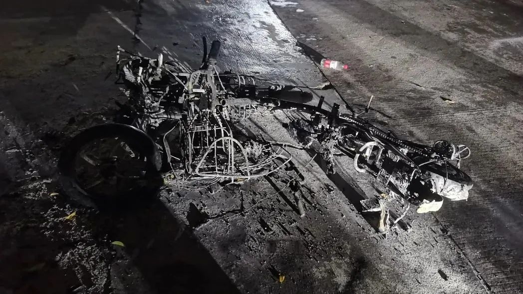 深夜，东莞街头电动车“连环烧”！电池噼里啪啦响……