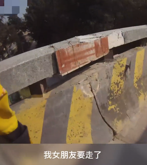 情况紧急！东莞19岁外卖小哥要跳桥！结果....