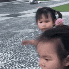 东莞一小车“起飞”失败！网友直呼“离谱”…