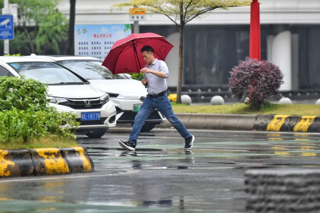 下冰雹了！硬币大小！东莞会下吗？未来几天将.....