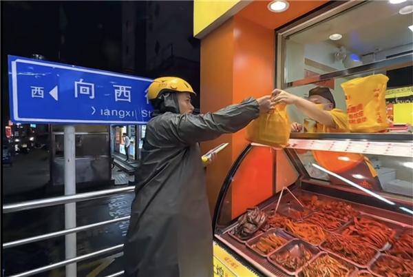 长夜渐深，要去卤味食堂吗？