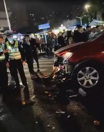 东莞发生车祸!多人被撞倒!监控记录惊险一幕……