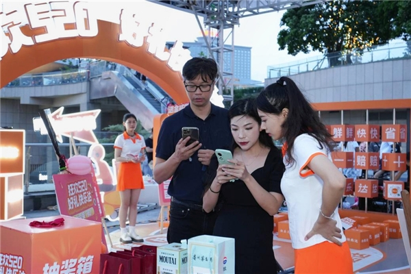 买和成天下就上快乐达！520狂欢活动现场实力宠粉出圈