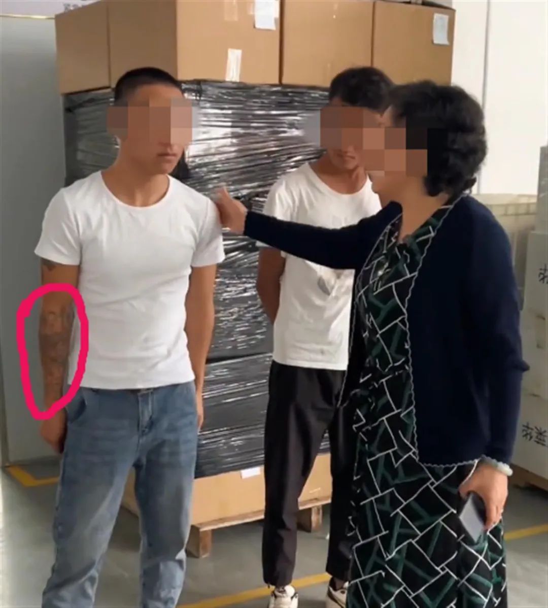 东莞一男子因纹身被拒录！官方这样回应→