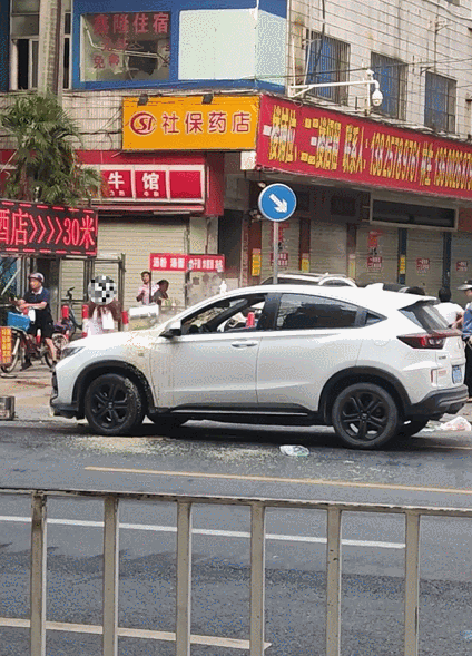 昨天，东莞街头突发这一幕！