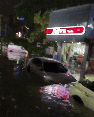 惨咯！东莞多地水浸街！停在路边小车惨遭“泡水”！“龙舟水”持续到.....
