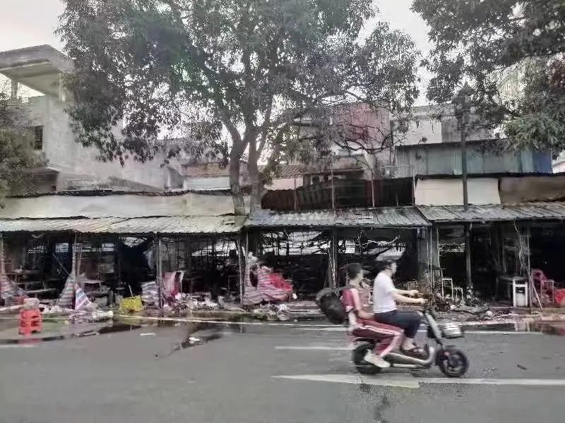 突发！莞城花街凌晨发生火灾！现场火光冲天！还有爆炸声……