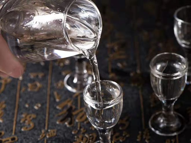 郭大师酒 | 大曲酱香酒里，为什么要首选“坤沙”酱酒？