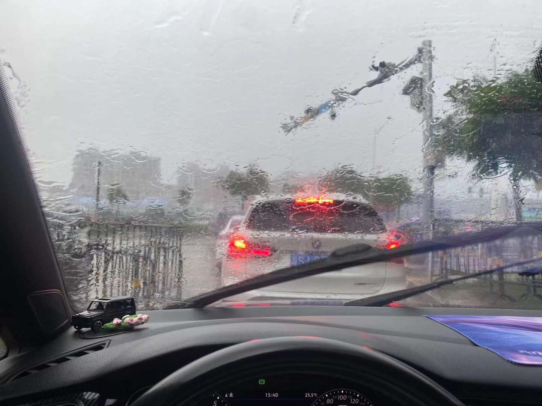 红色暴雨！大风8~10级！东莞人早点回家！