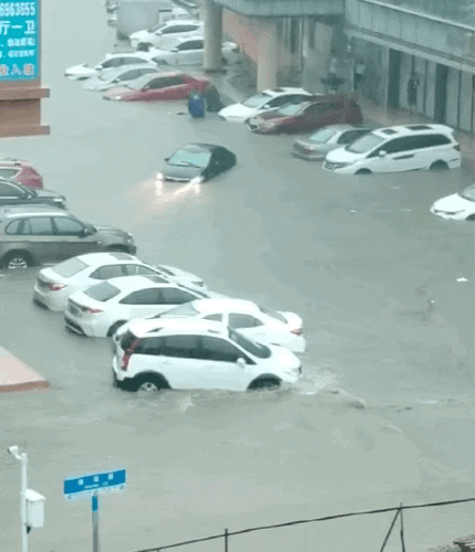 “广东威尼斯”！东莞突发大暴雨！多镇街被淹！还有人被洪水冲倒！