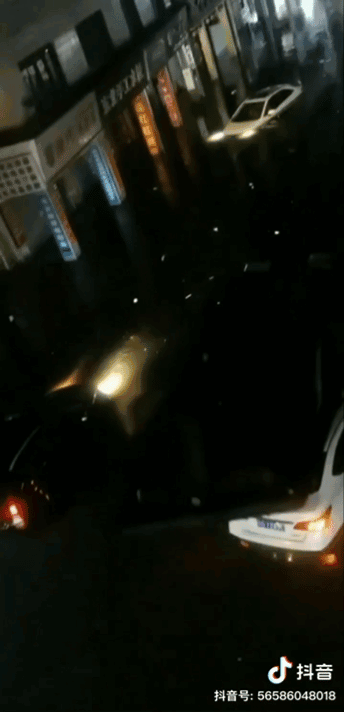 赶快回家！8级大风+雷暴+暴雨杀到！更凶猛的还在……大家挺住！