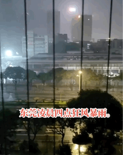 赶快回家！8级大风+雷暴+暴雨杀到！更凶猛的还在……大家挺住！