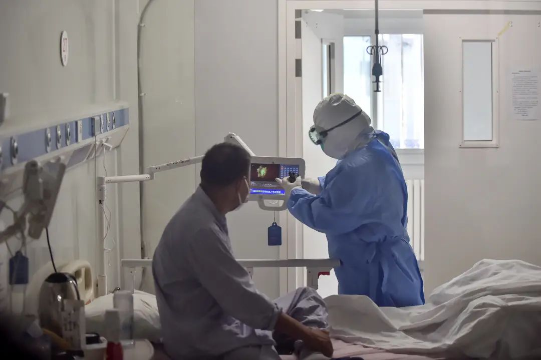 刚刚通报！8.7万例确诊！140例死亡！疾控中心发布紧急提醒！