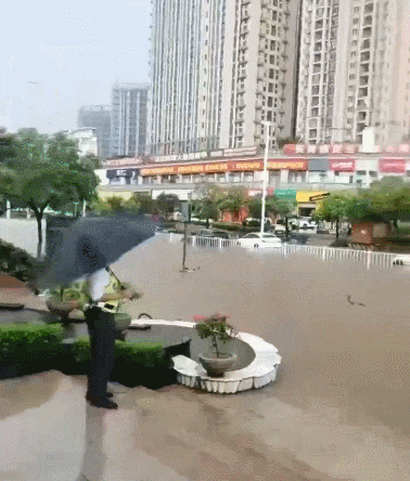 突发暴雨！东莞多镇街被淹！更可怕的还在……快提醒家人！