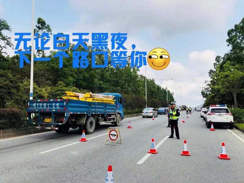 惊险！东莞一司机驾车冲入河里！怎么回事？