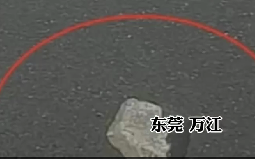 太可怕了！东莞人看到这个人马上报警！