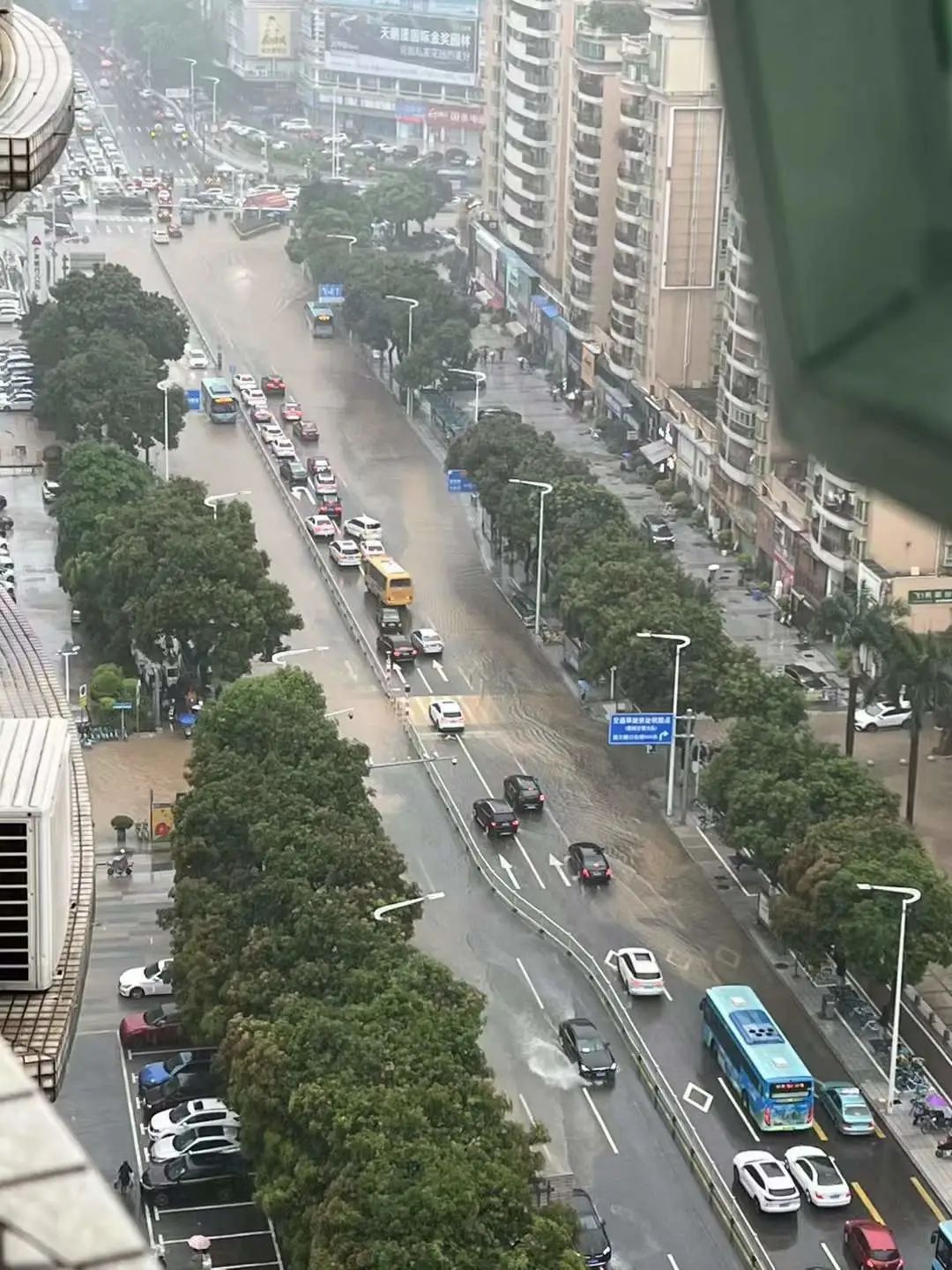 紧急提醒！东莞多地水浸！已有人因此"出事"！