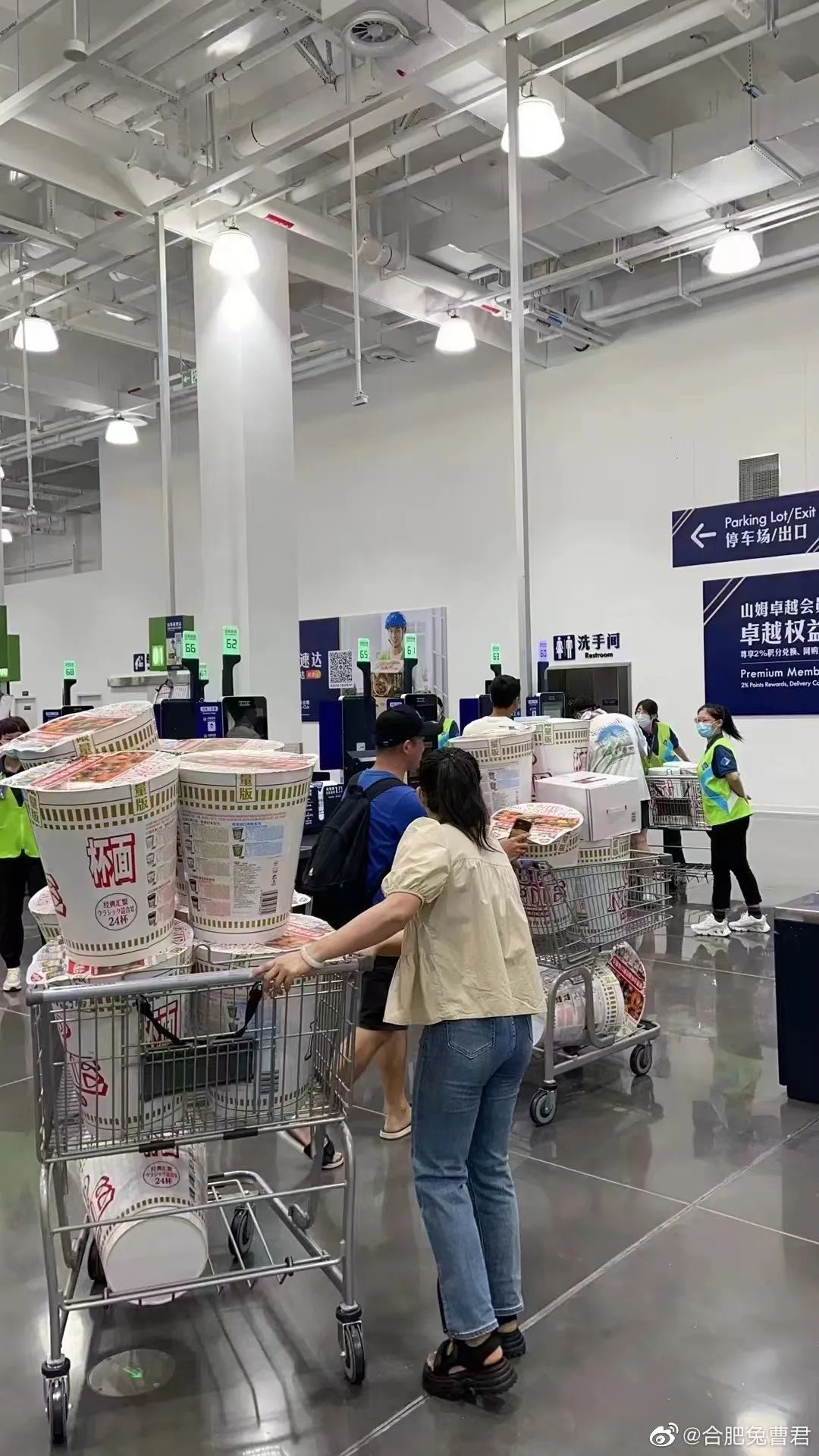 一桶方便面卖500元，还遭疯抢？网友：看不懂