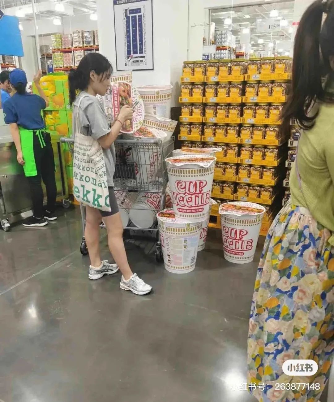 一桶方便面卖500元，还遭疯抢？网友：看不懂