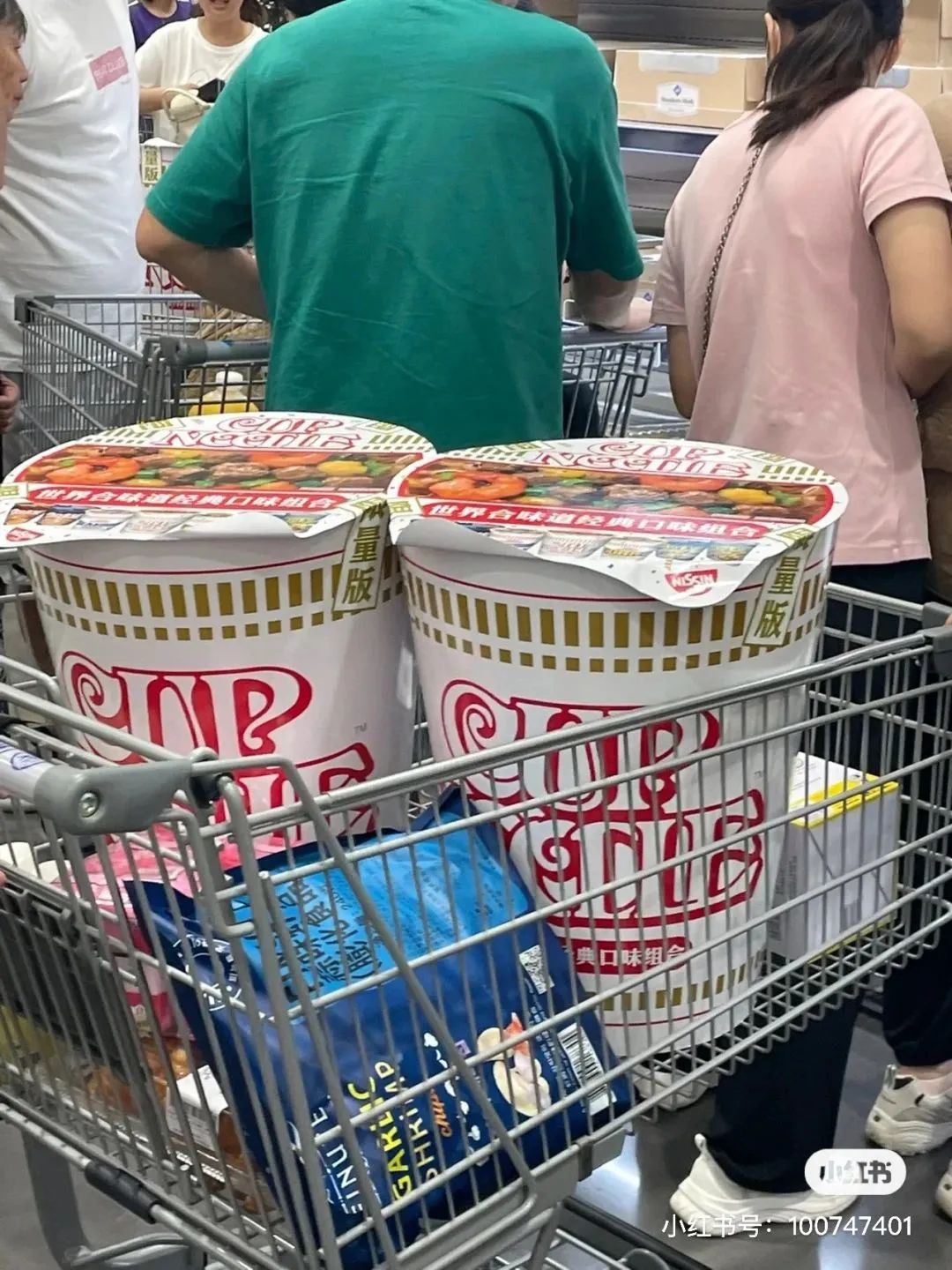 一桶方便面卖500元，还遭疯抢？网友：看不懂