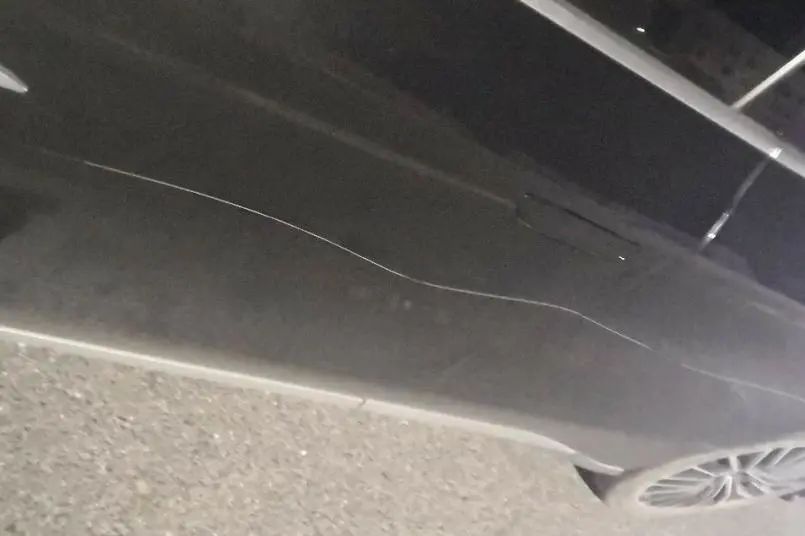 东莞一男子深夜连划多车！刑拘！