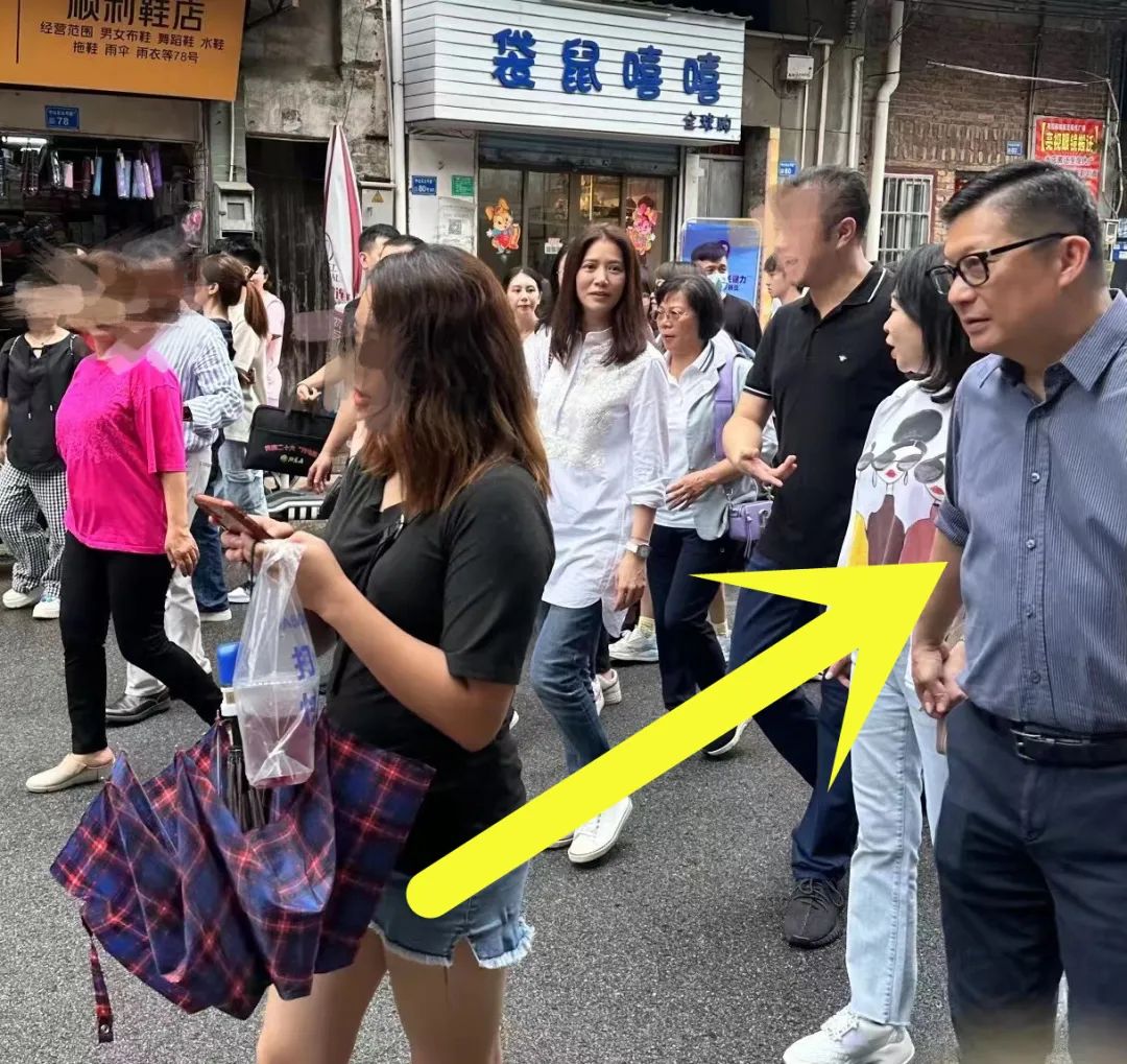 刷爆朋友圈！香港大牌明星惊现东莞街头！你见到吗？