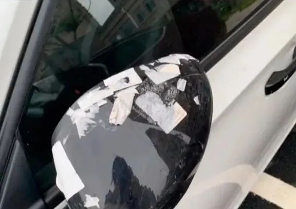 东莞人中招！车上惊现“桃色”小卡片，内容不堪入目！
