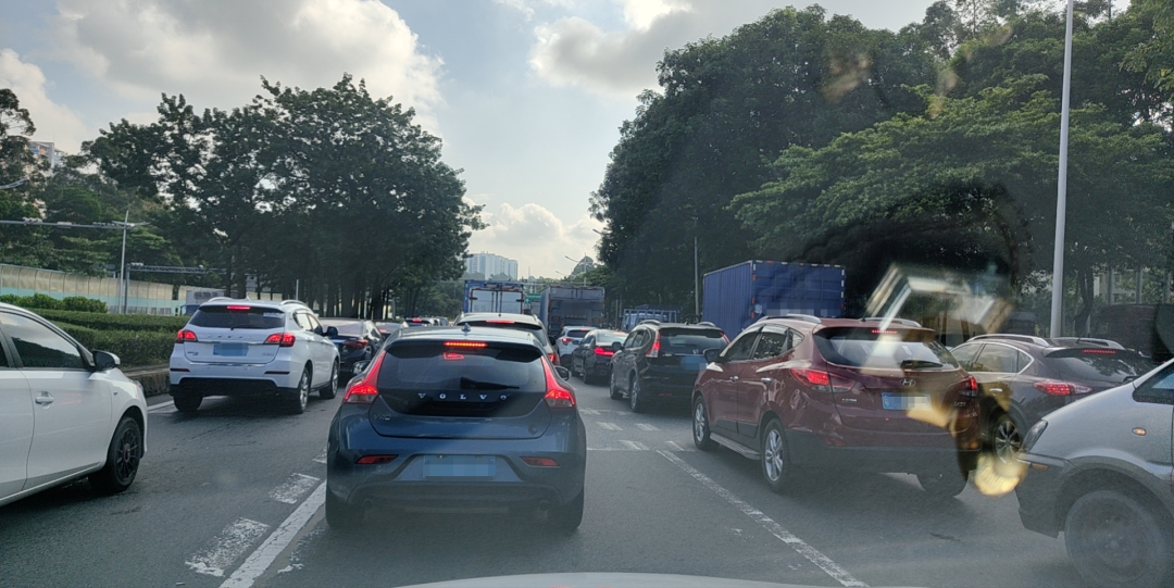突发! 东莞这条路大大大塞车! 很多人的全勤奖没了...
