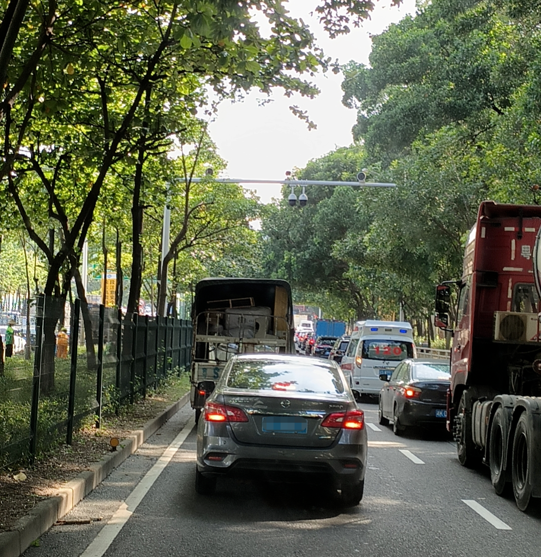 突发! 东莞这条路大大大塞车! 很多人的全勤奖没了...