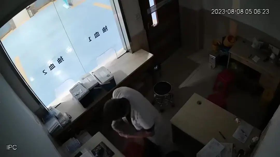 傻眼！东莞一女子醉驾被查，老公却偷偷做这件事……