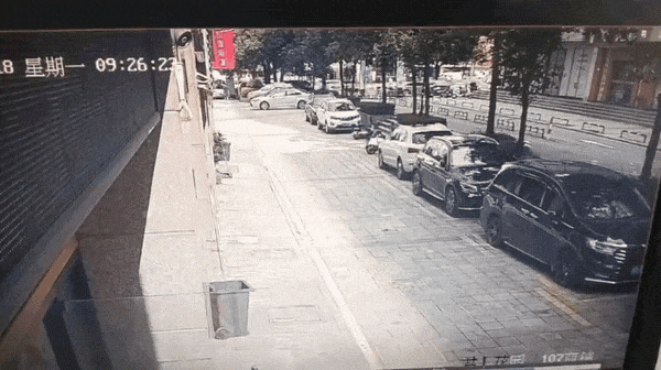 小心！东莞路上出现这种"暗器"，已有人因此中招！