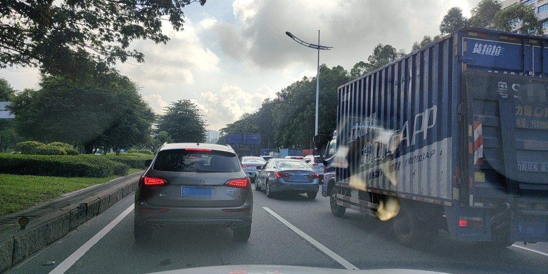 突发! 东莞这条路大大大塞车! 很多人的全勤奖没了...