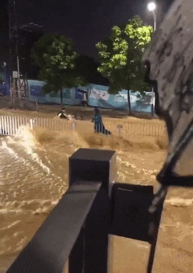 紧急通知！今日停课！超20个镇街暴雨红色预警！水深没过厂房！暴雨持续到.....