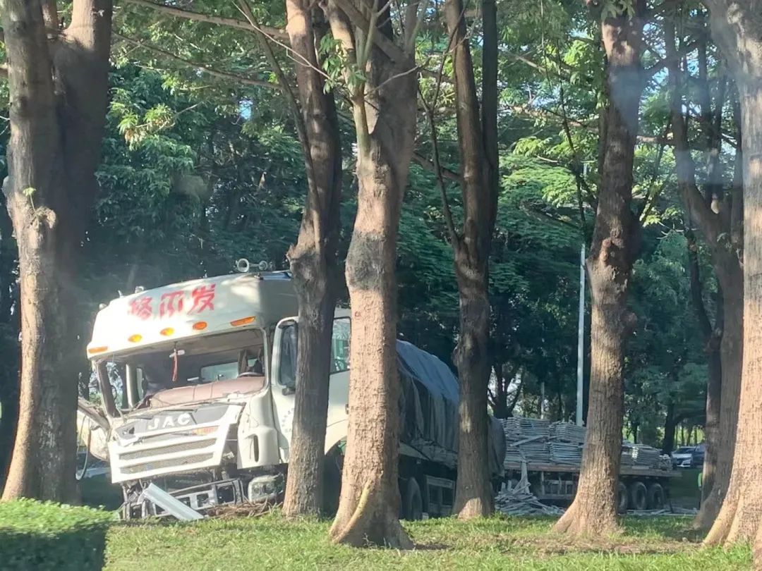 突发! 东莞这条路大大大塞车! 很多人的全勤奖没了...